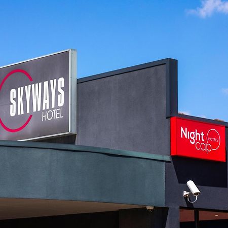 Nightcap At Skyways Hotel Melbourne Exteriör bild
